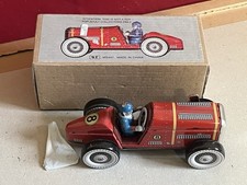     PETITE   VOITURE   EN