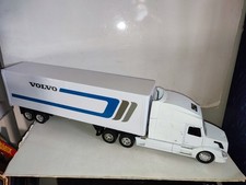 NEW RAY - CAMION VOLVO VN-780