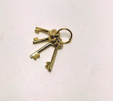 un jeu de clés miniature en