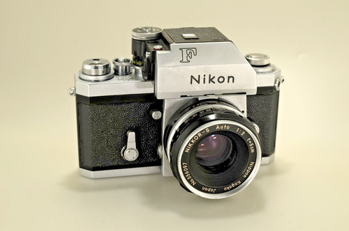 Nikon red dot - nikon,