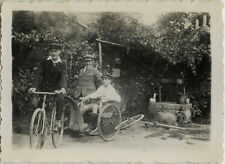 ANTIQUE PHOTO - VINTAGE SNAPSHOT - BIKE BICYCLE TRAILER SCOOTER - BIKE