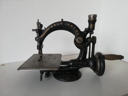 Ancienne machine coudre - ancienne, à