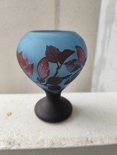 Vase piédouche en verre