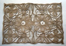 DESSUS DE GUERIDON  GUIPURE