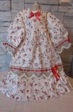 MAGNIFIQUE ROBE TISSU IMPRIME FLEUR  AVEC DENTELLE ET RUBAN POUR POUPEE ANCIENNE