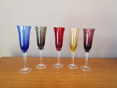 Verres flutes sur pied - ,