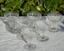 Service de 6 coupes à champagne en cristal gravé de palmettes Clichy?