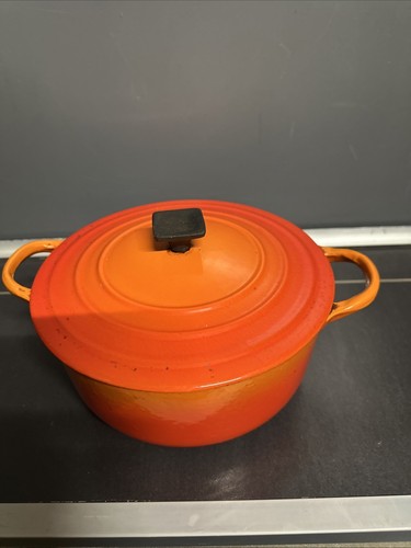 Creuset ancienne - (o), le