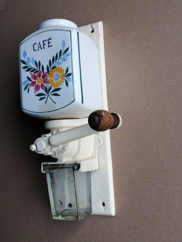 Moulin cafe mural - un,