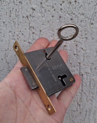 Ancienne serrure avec cle - serrure, sa
