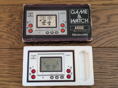 Nintendo game and watch - &,
