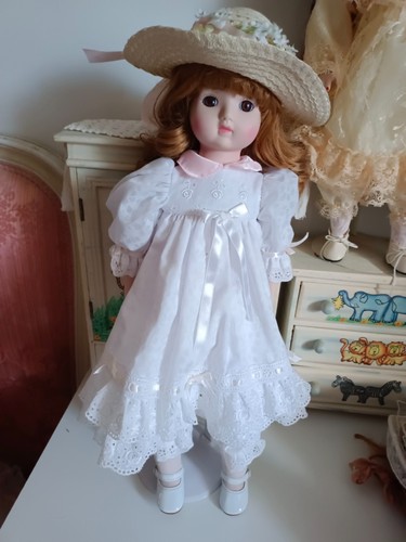 Poupée mundia robe - mundia, blanche