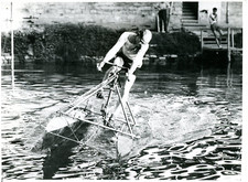 Vélo pédalo ! Vintage silver print  Tirage argentique  12X18  