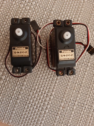 Servos futaba 9202 lot - lot, 2