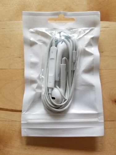 Earbuds brand good sound - earbuds., brand.