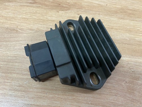 Regulateur tension - un, de