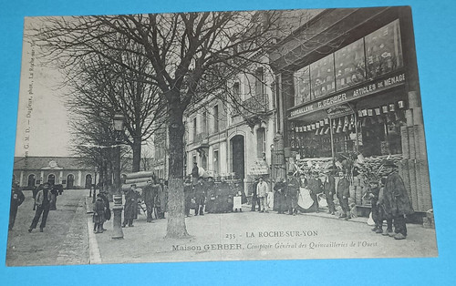 Cpa roche sur yon - -,
