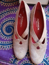 Escarpins neufs en daim beige