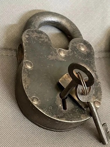 Cadenas ancien - ,