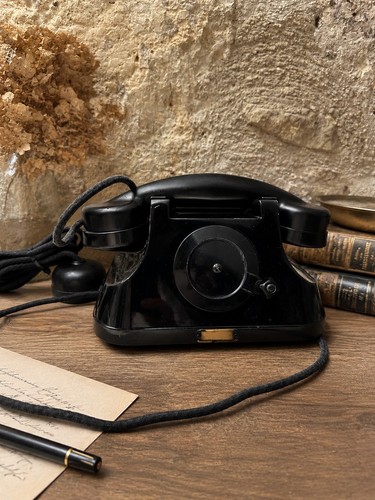 Ancien téléphone noir - , à