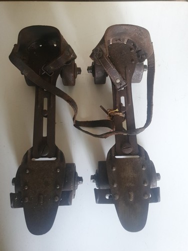 Anciens patins roulettes - à,