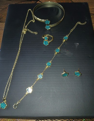 Parure bijoux fantaisie dorée