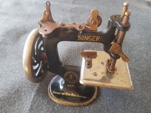 Mini machine coudre singer - machine, à