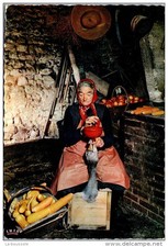 24 - type du perigord - la gaveuse d'oie ---