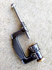 ANCIENNE BOUCHONNEUSE