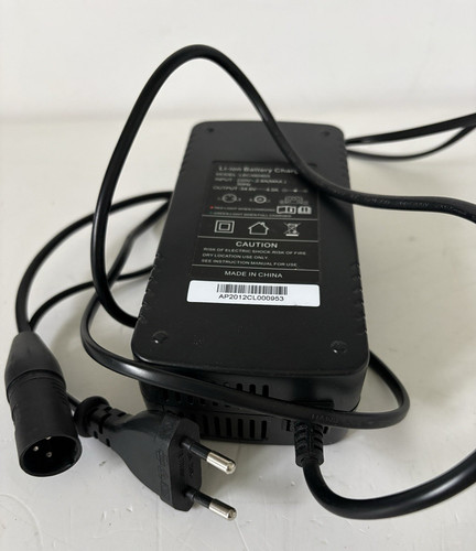 Chargeur batterie lbc480403 - de,