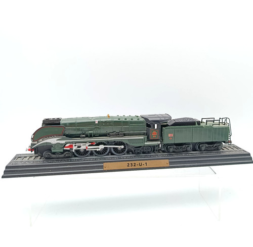 Train miniature locomotive - miniature, ho