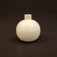White vase florist design Gerald round shape