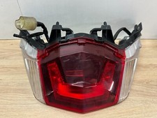 UN FEU ARRIERE COMPLET