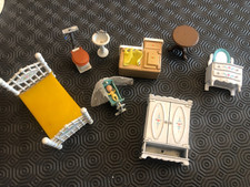 anciens meubles miniatures en