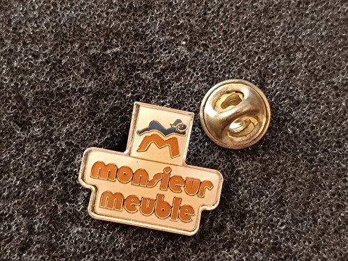 Pin monsieur meuble mobilier - pin's,