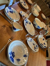 Rare service de table modèle