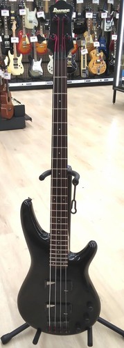 Guitare basse électrique