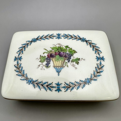 Wedgwood lidded trinket box - lidded,