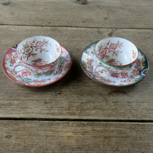 Paire soucoupes tasses a - de,