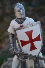 766.0033  SOLDAT  FIGURINE MEDIEVAL  TEMPLIER EPEE CHEVALIER   MOYEN  AGE 19 cm