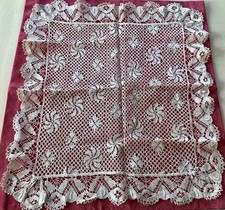 Ancien napperon en dentelle de