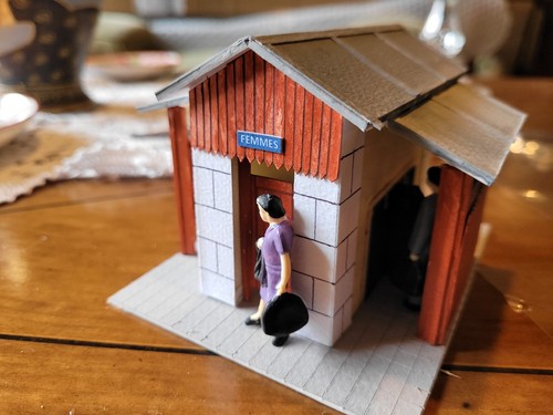 Petit edicule gare echelle - petit,