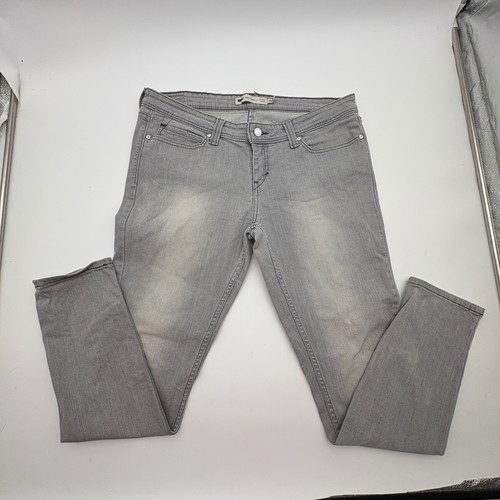 Levis demi curve - curve, low