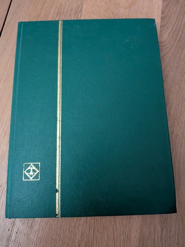 Album avec 550 timbres - album,