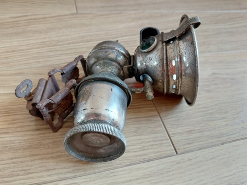 Lampe carbure acétylène