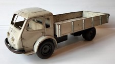 Camion en Tole Renault Fainéant CIJ 1/10 a restaurer