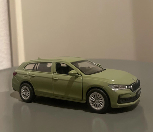 Voiture miniature skoda superb - miniature,