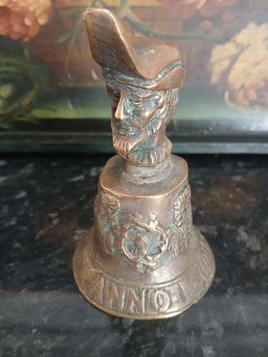 Ancienne cloche bronze - en,