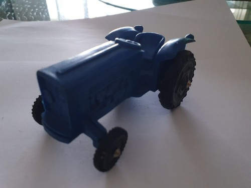 Ancien tracteur bleu - bleu, en