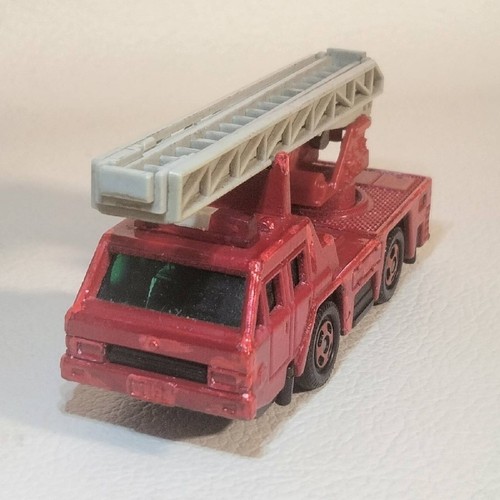 Camion échelle incendie